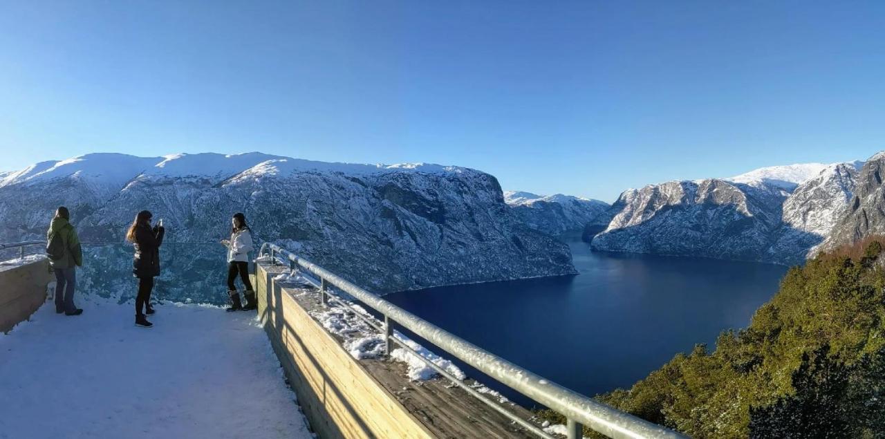Panoramic Terrace, Huge Rain Shower And Cosy Lofts Flåm Buitenkant foto